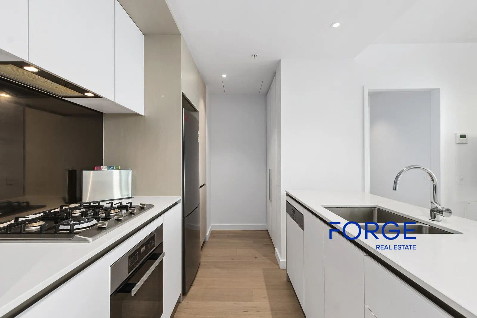 713 / 915 Collins Street, DOCKLANDS